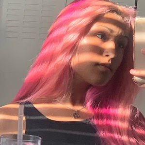 Meet your Posher, Gloria